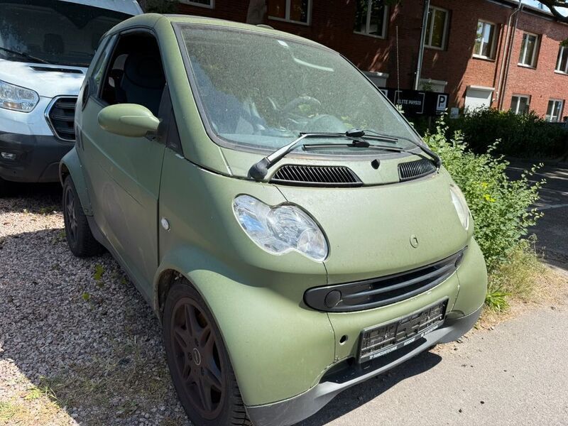 Grün Gebraucht 2001 Smart ForTwo Cabrio Passion Cabrio | 444 € - Bild 1/4