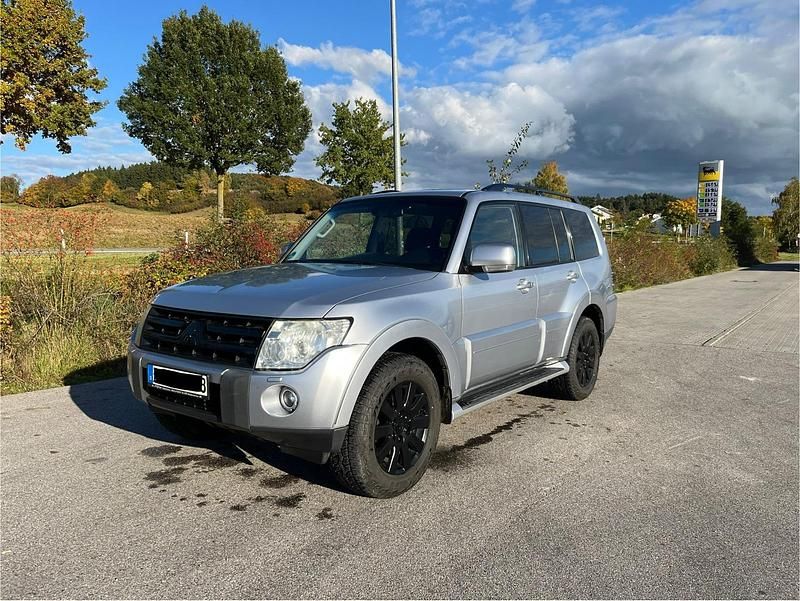 Silber Gebraucht 2008 Mitsubishi Pajero SUV | 11.900 € (Guter Preis) - Bild 1/4