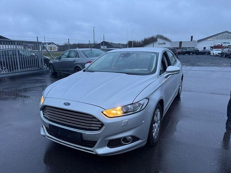 Gebraucht Ford Mondeo Trend 160 PS (117 kW) 2015 Silber Limousine