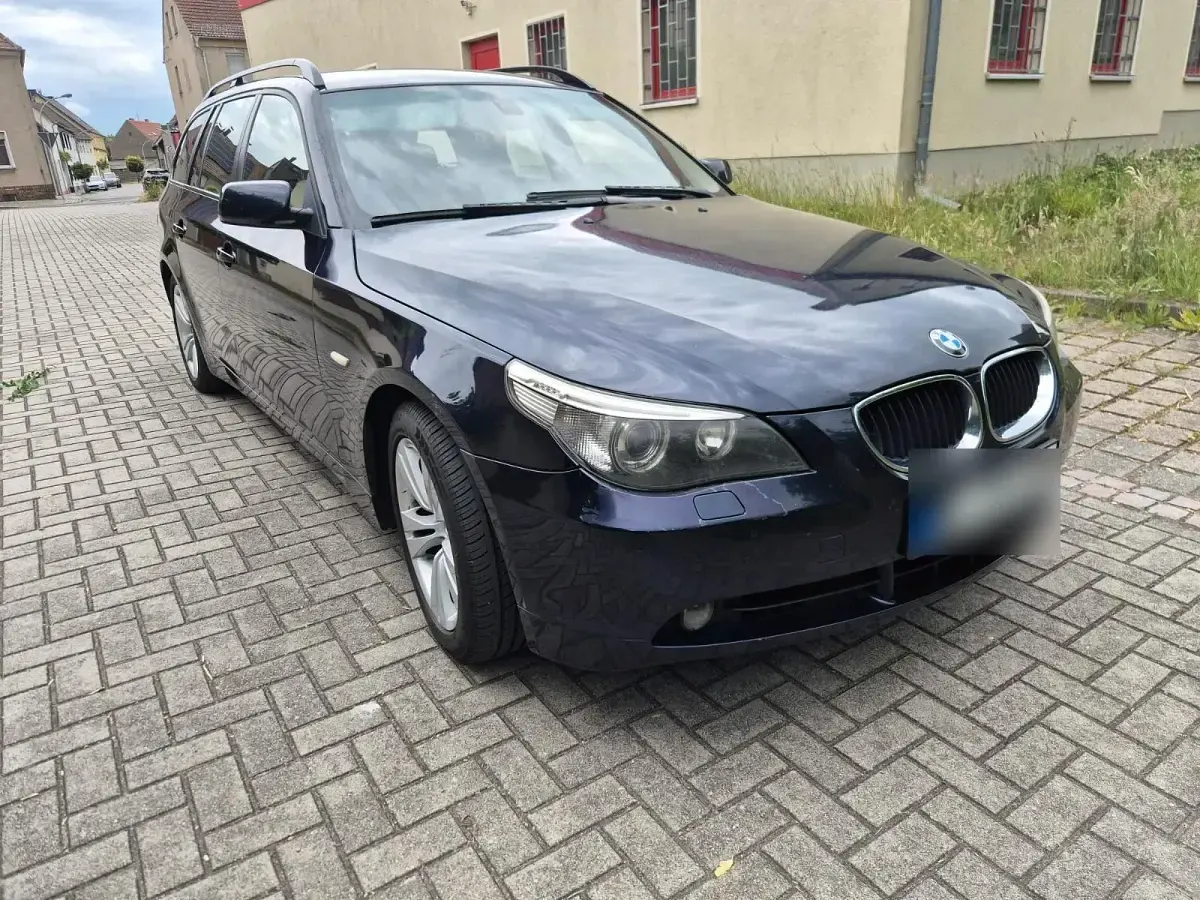 Gebraucht BMW 525 177 PS (130 kW) 2005 Blau Kombi