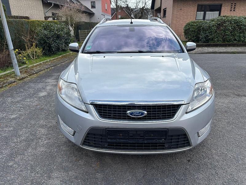 Gebraucht Ford Mondeo 140 PS (102 kW) 2010 Silber Kombi