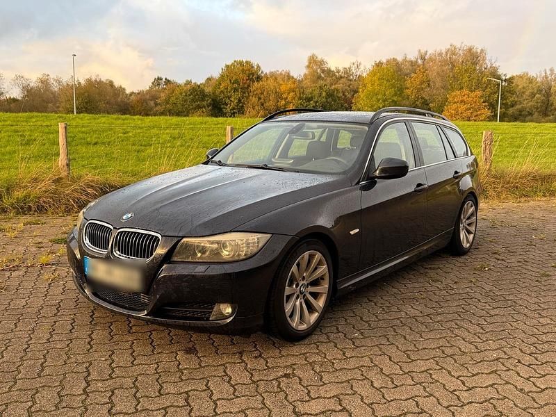 Blau Gebraucht 2008 BMW 330 Kombi | 7.900 € (Fairer Preis) - Bild 1/4
