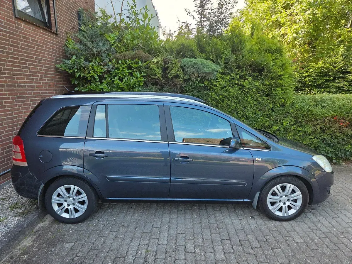 Gebraucht Opel Zafira 140 PS (102 kW) 2009 Grau Van / Kleinbus