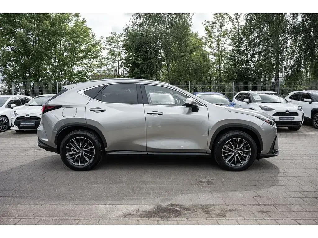 Gebraucht Lexus NX450h+ E-FOUR 309 PS (227 kW) 2022 Silber SUV