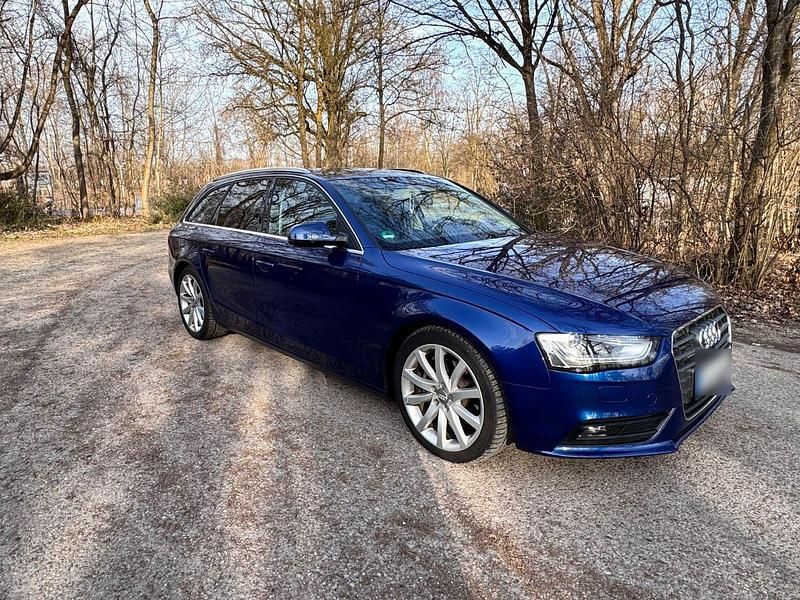 Gebraucht Audi A4 Sport 177 PS (130 kW) 2014 Blau Kombi