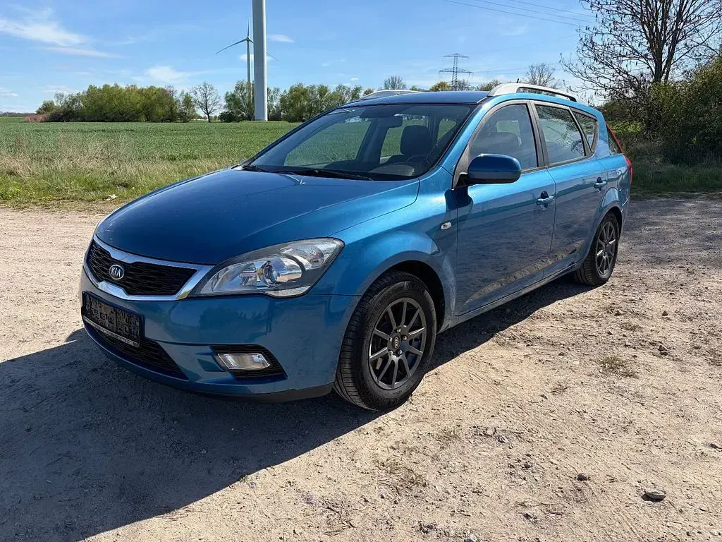 Second-hand Kia Ceed 90 CP (66 kW) 2010 Albastru Hatchback