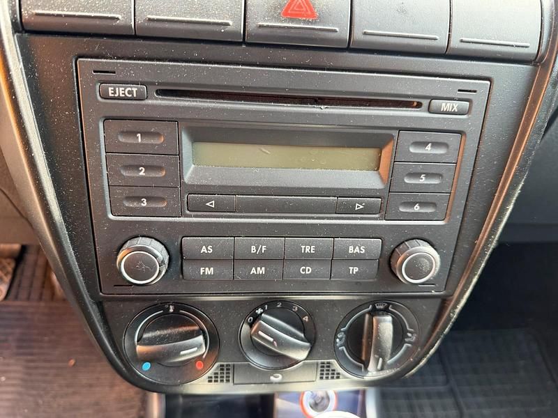 Gebraucht VW Fox 55 PS (40 kW) 2006 Schwarz Kleinwagen