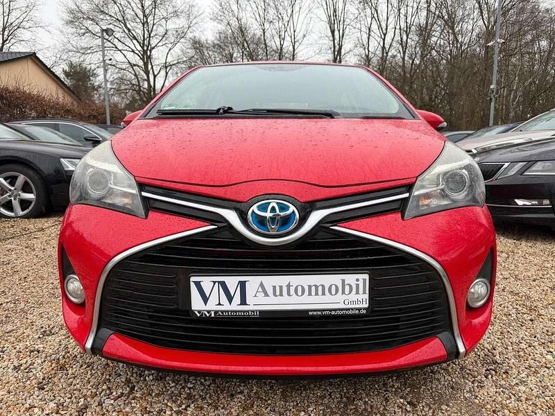 Gebraucht Toyota Yaris Hybrid Comfort 75 PS (55 kW) 2014 Rot Kleinwagen