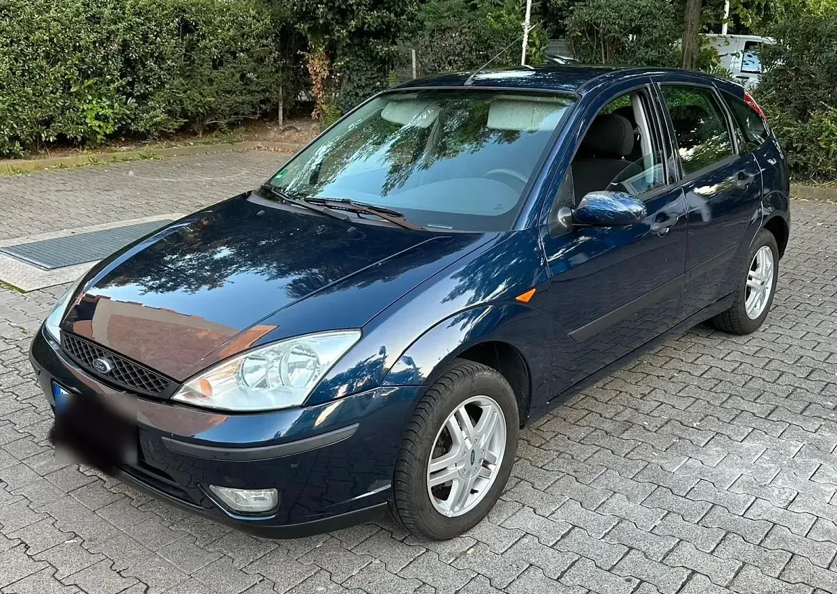 Usata Ford Focus 101 CV (74 kW) 2003 Blu Utilitaria