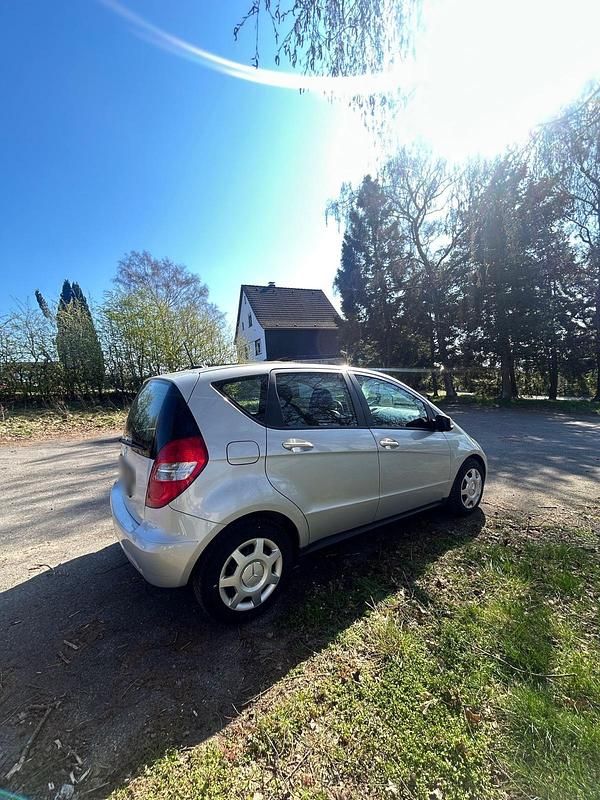 Gebraucht Mercedes A160 95 PS (69 kW) 2010 Silber Limousine