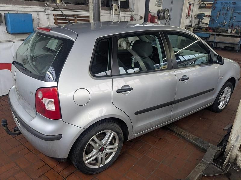 Gebraucht VW Polo 64 PS (47 kW) 2003 Silber Kleinwagen