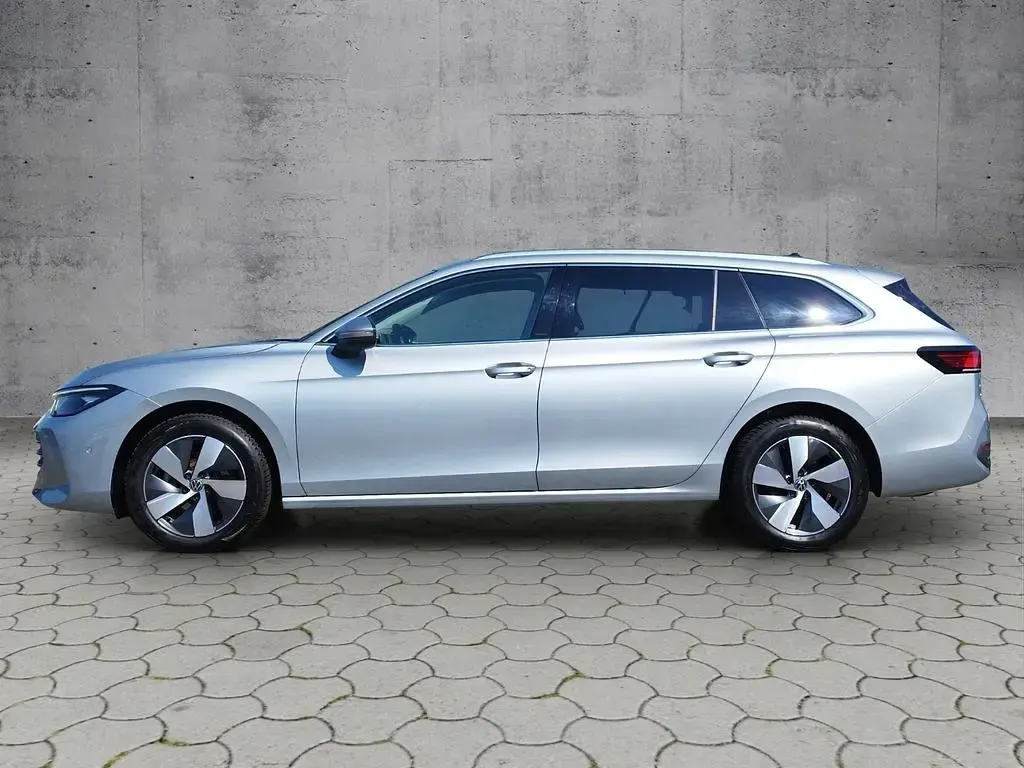 Gebraucht VW Passat Business 150 PS (110 kW) 2025 Oyster silver metallic Kombi
