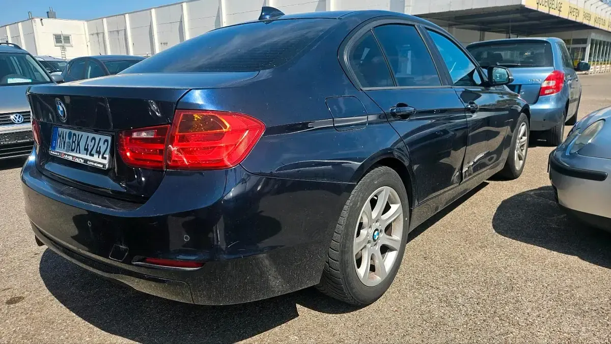 Gebraucht BMW 318 143 PS (105 kW) 2012 Blau Limousine