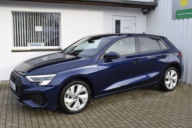 Second-hand Audi A3 Advanced 116 CP (85 kW) 2023 Albastru Berlinǎ