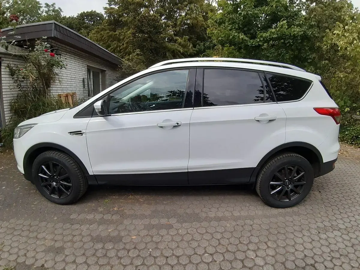 Gebraucht Ford Kuga Trend 150 PS (110 kW) 2016 Weiß SUV
