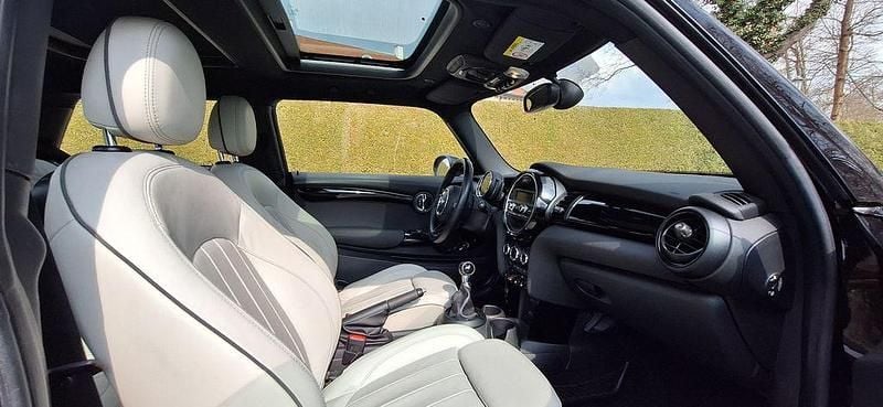 Gebraucht Mini Cooper 136 PS (100 kW) 2017 Schwarz Kleinwagen