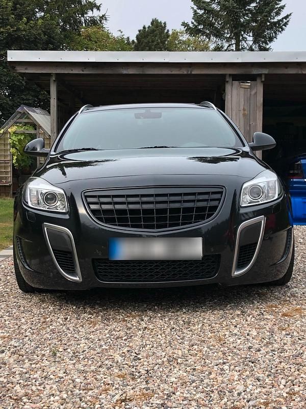 Gebraucht Opel Insignia 192 PS (141 kW) 2012 Schwarz Kombi