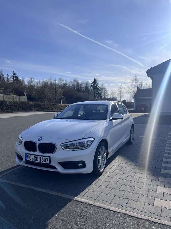 Weiß Gebraucht 2019 BMW 118 Kleinwagen | 13.490 € (Superpreis) - Bild 1/4