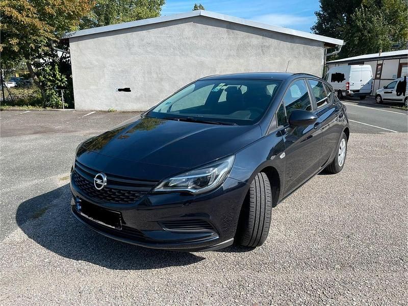 Gebraucht Opel Astra Selection 90 PS (66 kW) 2018 Schwarz Limousine