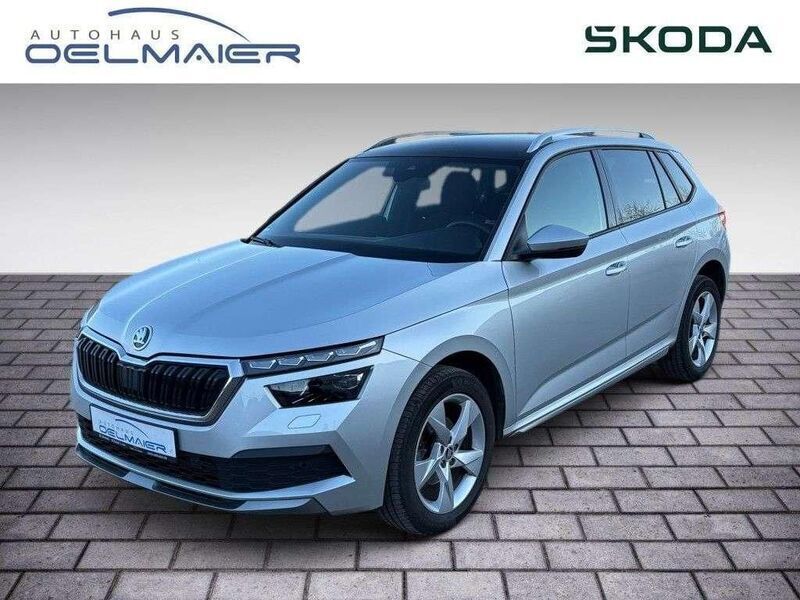 Brilliant silver metallic (metallic) Gebraucht 2021 Skoda Kamiq Style SUV | 24.420 € (Etwas zu teuer) - Bild 1/4