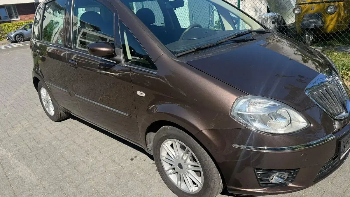 Gebraucht Lancia Musa 89 PS (65 kW) 2008 Braun Van / Kleinbus