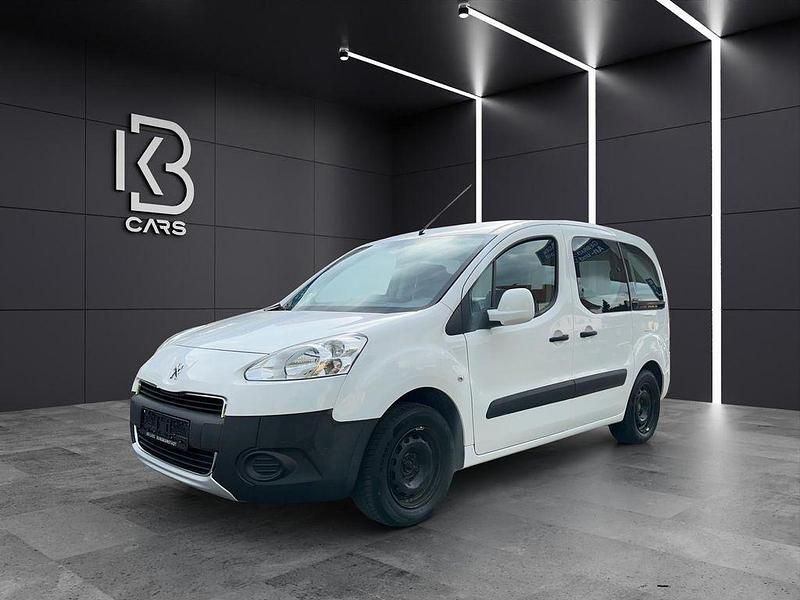 Weiß Gebraucht 2015 Peugeot Partner Tepee Active Van / Kleinbus | 3.800 € (Etwas zu teuer) - Bild 1/4