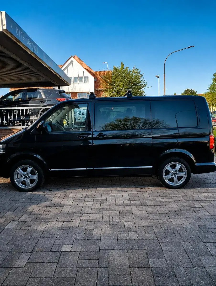 Gebraucht VW Multivan 180 PS (132 kW) 2011 Schwarz Van / Kleinbus