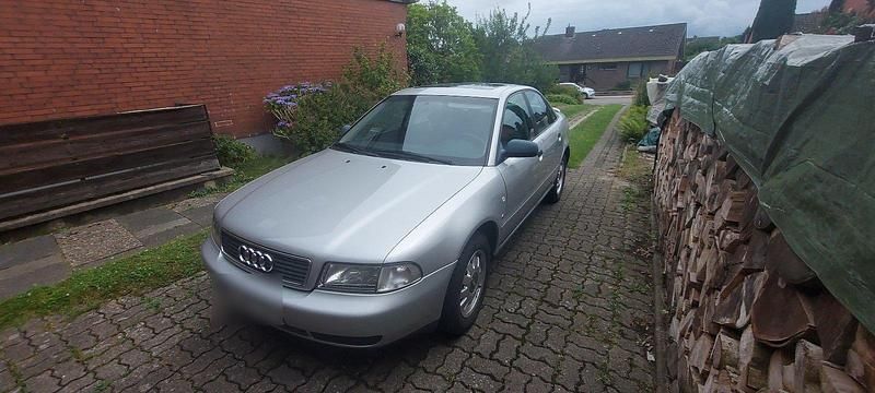 Silber Gebraucht 1995 Audi A4 Limousine | 1.750 € - Bild 1/4