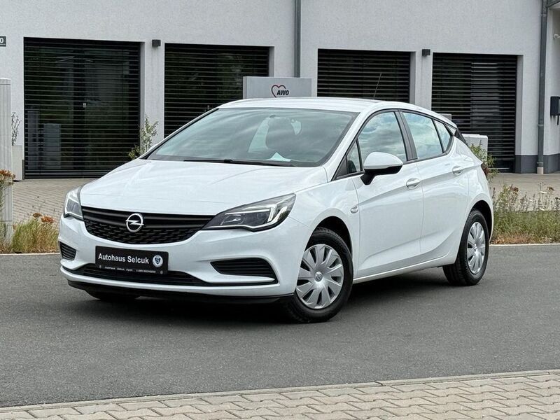 Weiß Gebraucht 2017 Opel Astra Selection Limousine | 8.990 € (Fairer Preis) - Bild 1/4