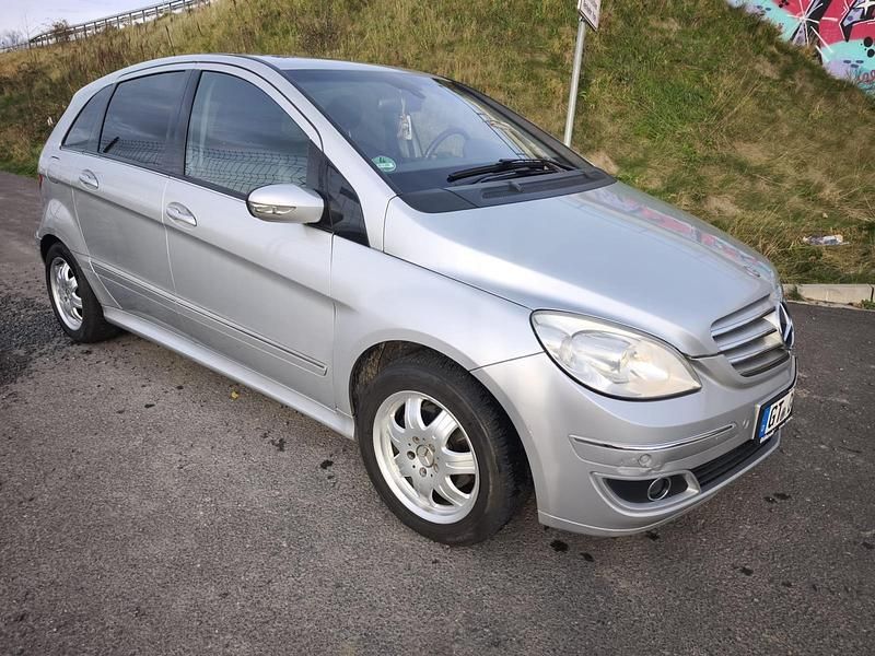 Grau Gebraucht 2007 Mercedes B200 Van / Kleinbus | 2.299 € - Bild 1/4