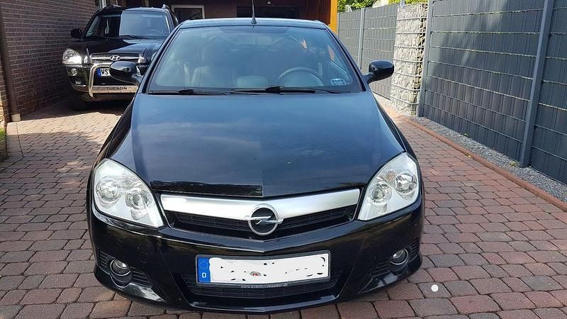Schwarz Gebraucht 2006 Opel Tigra Cabrio | 2.100 € (Etwas zu teuer) - Bild 1/4