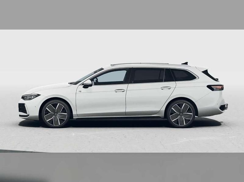 Neu VW Passat R-line 150 PS (110 kW) 2025 Pure white Kombi