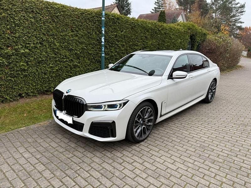 Weiß Gebraucht 2021 BMW 740L Performance Limousine | 52.500 € (Guter Preis) - Bild 1/4