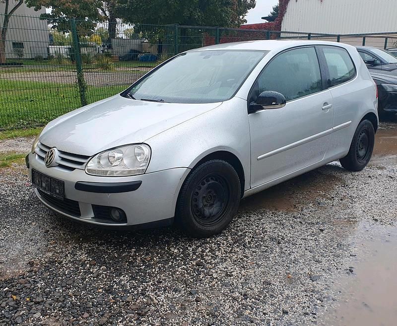 Grau Gebraucht 2005 VW Golf V Kleinwagen | 900 € (Superpreis) - Bild 1/4