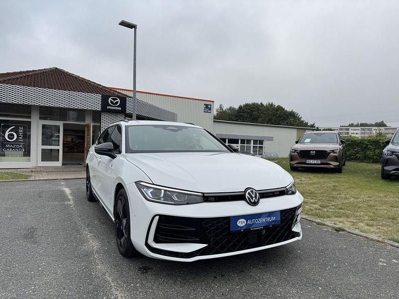 Gebraucht VW Passat R-line 193 PS (141 kW) 2024 Pure white Kombi
