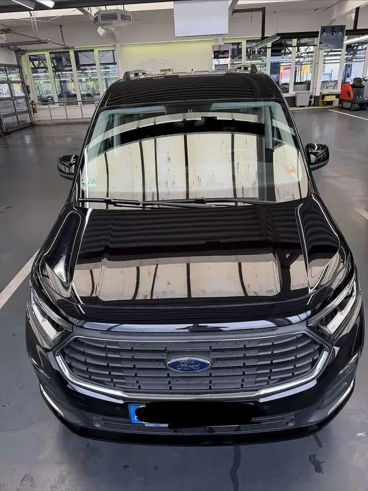 Gebraucht Ford Tourneo Active 114 PS (83 kW) 2023 Schwarz Van / Kleinbus