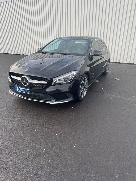 Gebraucht Mercedes CLA220 Shooting Brake 177 PS (130 kW) 2017 Schwarz Kombi