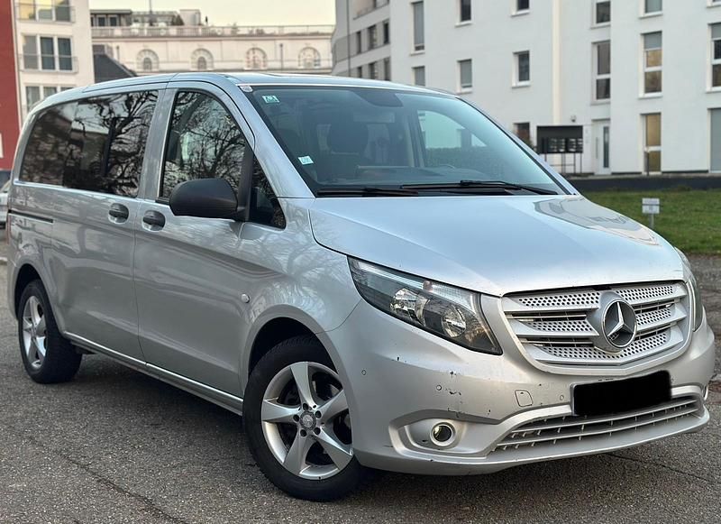 Grau Gebraucht 2015 Mercedes Vito Van | 10.800 € - Bild 1/4