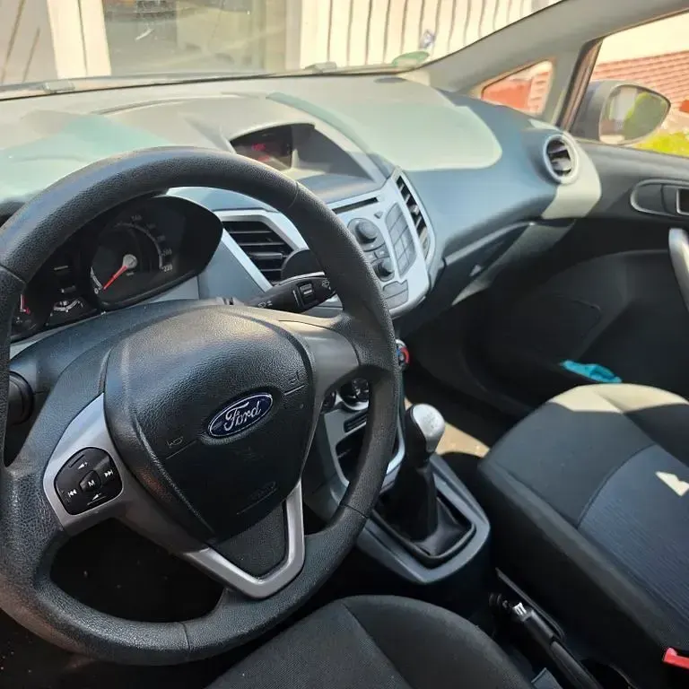 Gebraucht Ford Fiesta 69 PS (50 kW) 2011 Grau Limousine