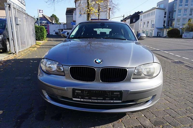 Gebraucht BMW 116 Advantage 122 PS (89 kW) 2011 Grau Kleinwagen