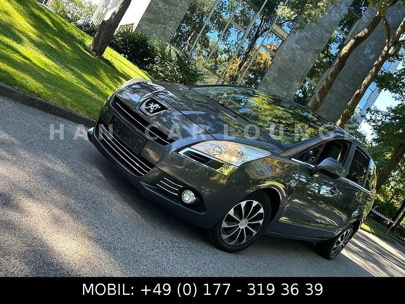 Grau Gebraucht 2010 Peugeot 5008 Business-Line Van / Kleinbus | 5.890 € (Guter Preis) - Bild 1/4