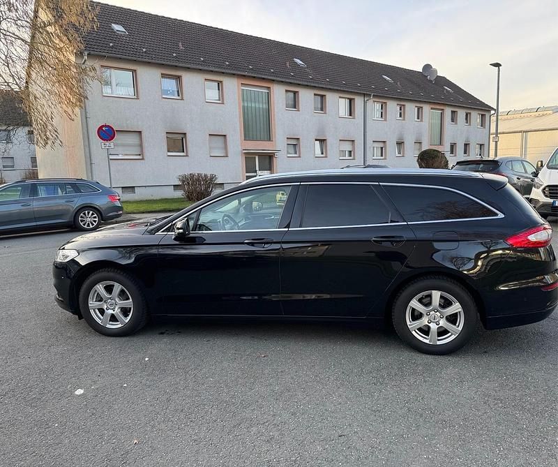 Gebraucht Ford Mondeo Titanium 150 PS (110 kW) 2016 Schwarz Kombi