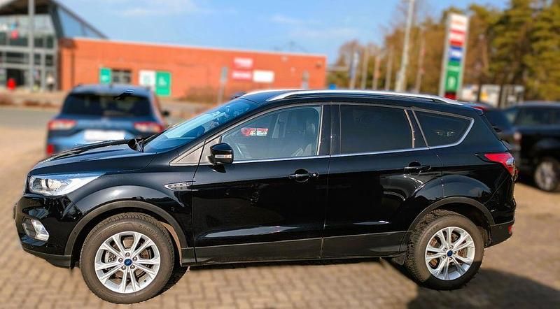 Gebraucht Ford Kuga Titanium 150 PS (110 kW) 2018 Schwarz SUV