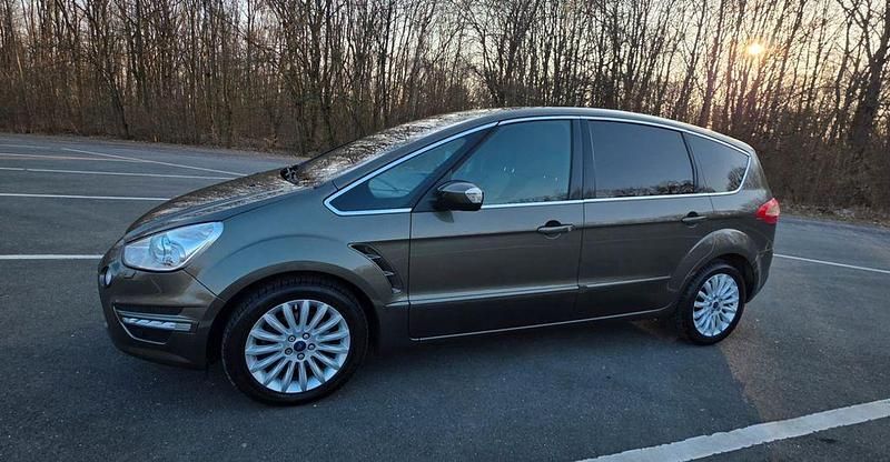 Gebraucht Ford S-MAX Titanium 140 PS (102 kW) 2014 Braun Van / Kleinbus