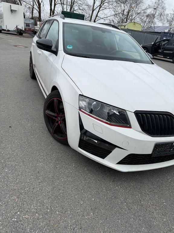 Gebraucht Skoda Octavia RS 184 PS (135 kW) 2016 Weiß Kleinwagen