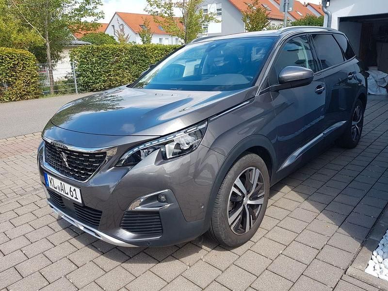 Grau Gebraucht 2020 Peugeot 5008 Allure Van / Kleinbus | 21.900 € (Superpreis) - Bild 1/4