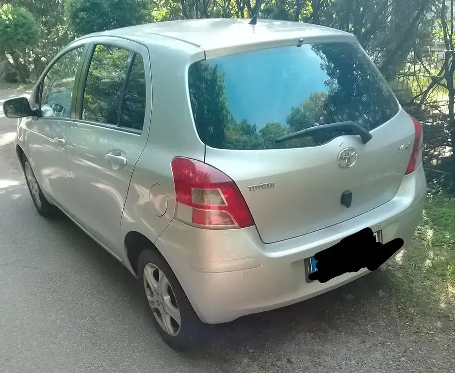 Gebraucht Toyota Yaris 99 PS (72 kW) 2011 Silber Kleinwagen