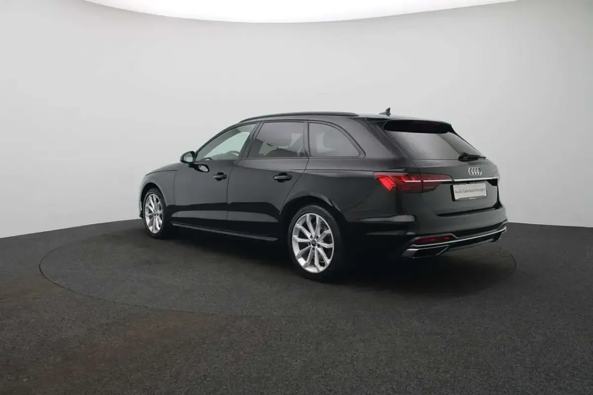 Gebraucht Audi A4 Advanced Plus 163 PS (119 kW) 2023 Brillantschwarz Kombi