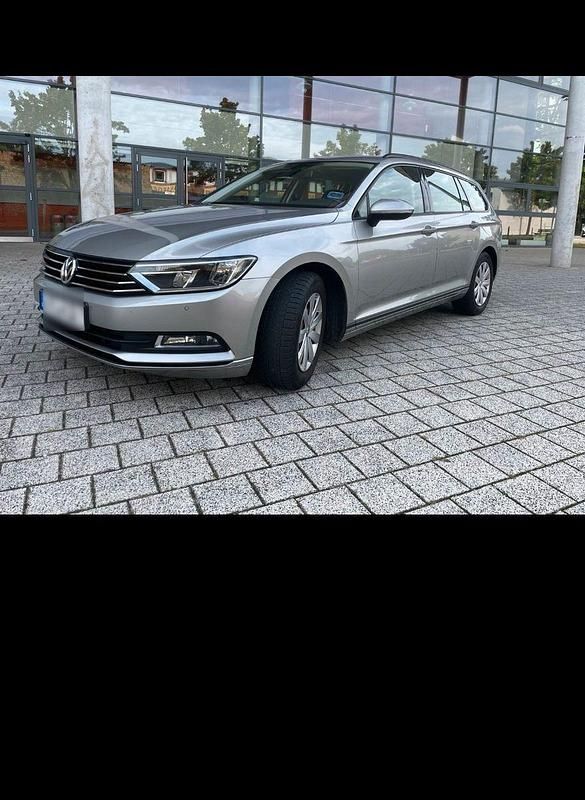 Silber Gebraucht 2015 VW Passat Trendline Kombi | 10.950 € (Superpreis) - Bild 1/4