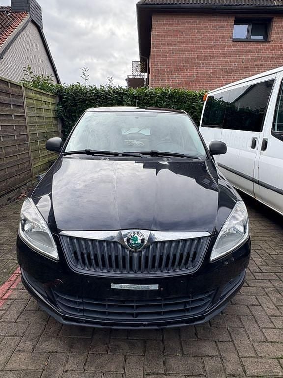 Schwarz Gebraucht 2012 Skoda Fabia Active Limousine | 3.500 € (Fairer Preis) - Bild 1/4